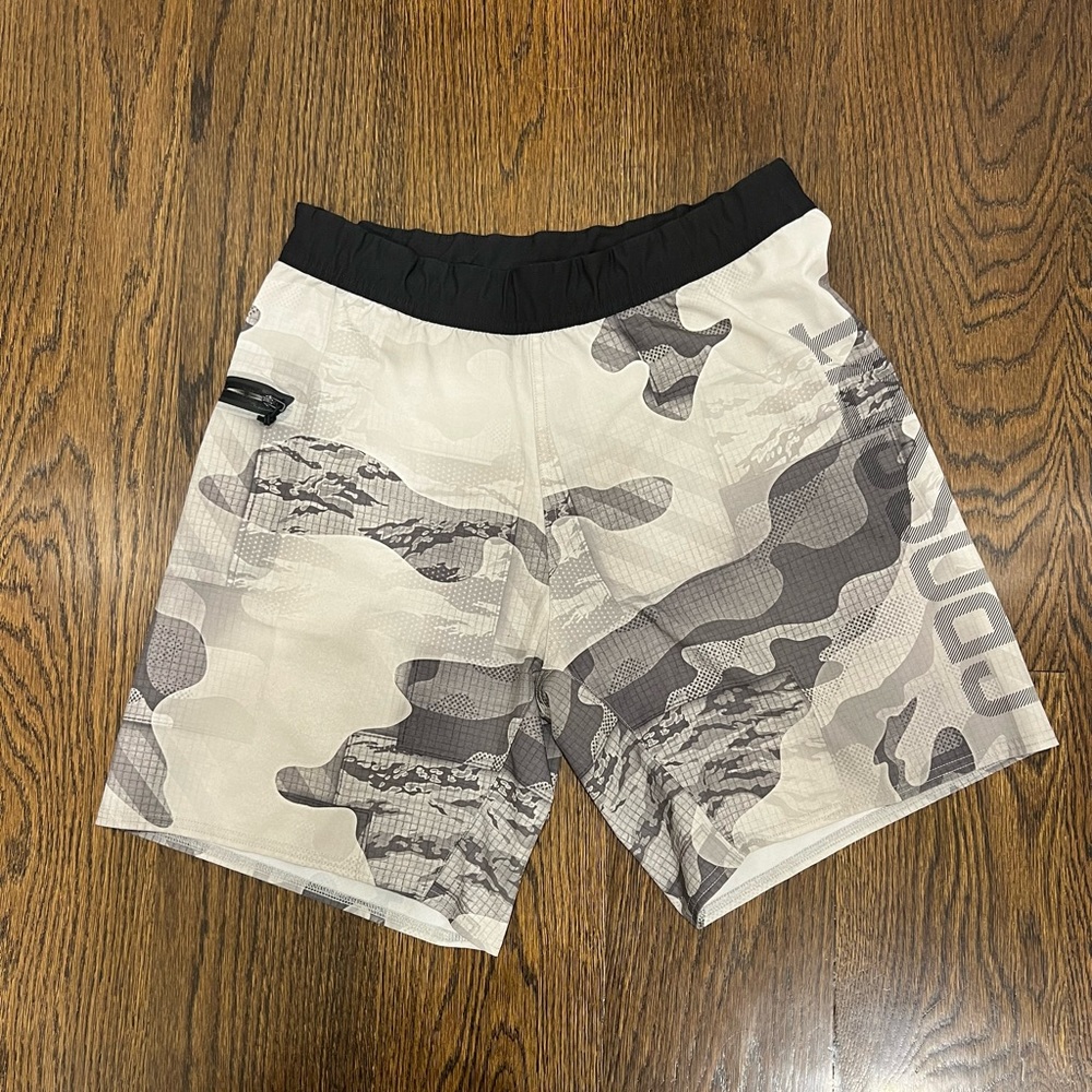 Men’s Reebok athletic shorts - size small - great condition